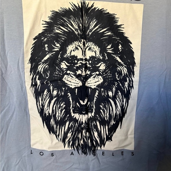 5/$25 ((GUESS Men's Light Blue Lion Tee)) - Picture 2 of 3
